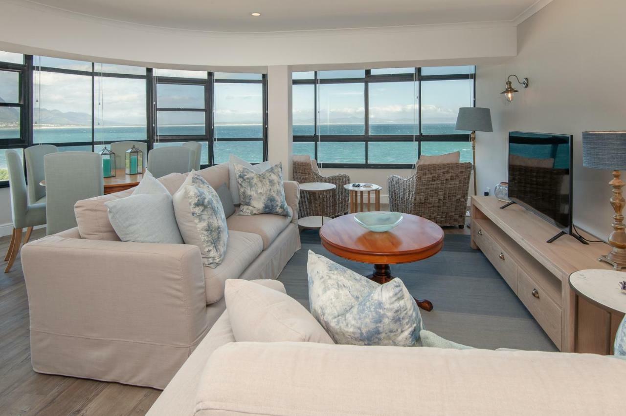 The Sun, Whales & Waves - Seafront Apartment Hermanus Buitenkant foto